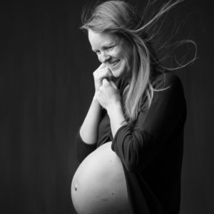 gelukkige zwangerschapsfoto