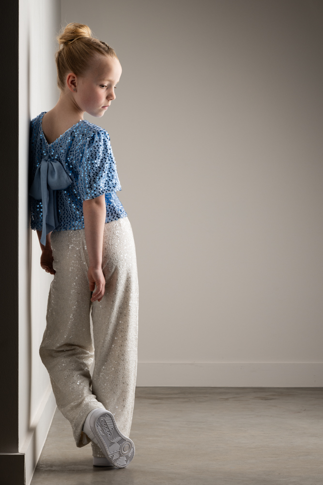 Eerste communie met broek AN V.D. - Nora Van den Bosch - 9993 - FOTOSTUDIO KWINTEN - portretfoto