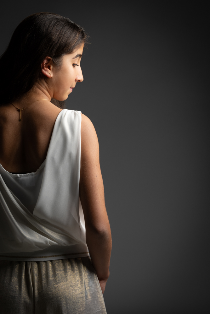 Plechtige communie rug Eima - Saartje Beullens - Robles - 4671 - FOTOSTUDIO KWINTEN - portretfoto