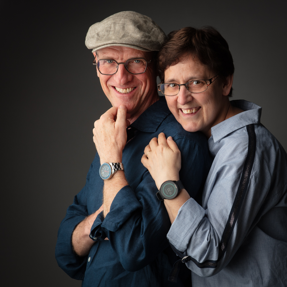 koppel man met pet Johan Van den Broeck - Familie Johan en Nancy Van den Broeck - 4637 - FOTOSTUDIO KWINTEN - portretfoto