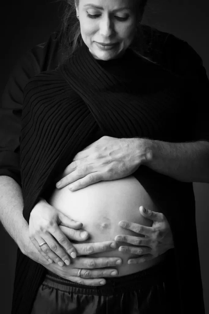 zwangerschapsfoto door fotograaf in studio - foto©Kwinten Verspeurt