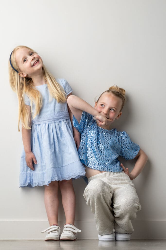 Broer en zus - Nora - Foto door fotograaf - Fotostudio Kwinten