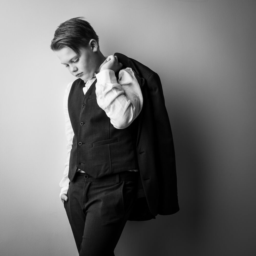 Communie foto jongen in studio - Staf Van den Troost