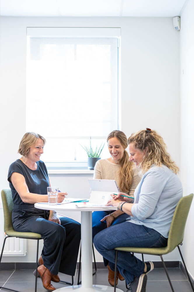 HR-team - Employer branding foto - bedrijfsreportage fotograaf - CRC Engeneering - BTS - 7224 - foto©Kwinten Verspeurt