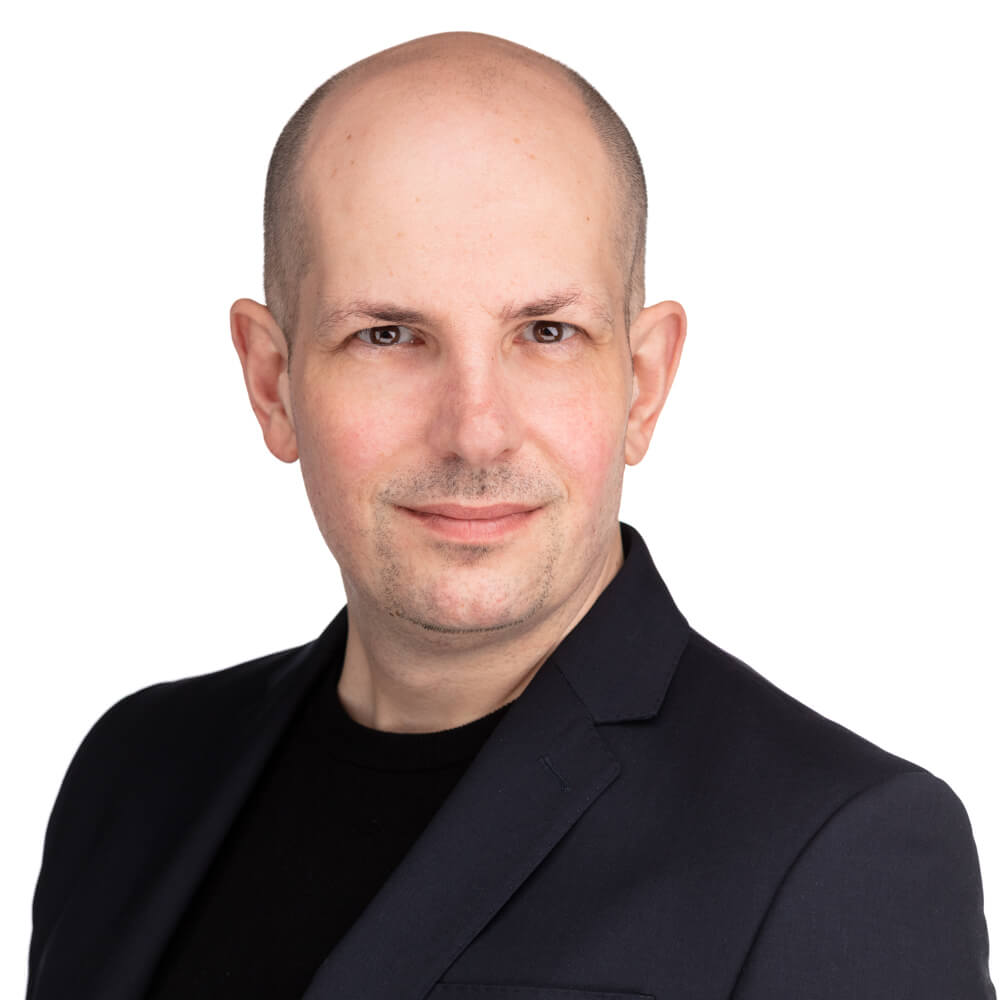 Headshot witte achtergrond Hans Seeuws - EURid - Hans Seeuws-050 - foto©Kwinten Verspeurt-2 - FOTOSTUDIO KWINTEN - portretfoto