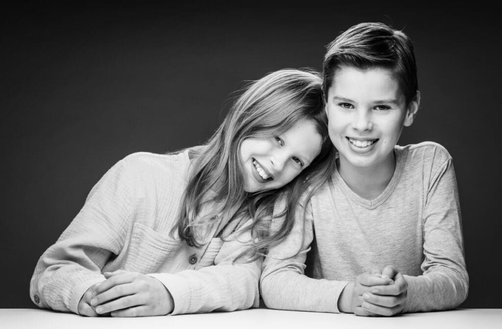 Zus en broer - Stephanie en Thibaud - Paredis - Foto door fotograaf - Fotostudio Kwinten