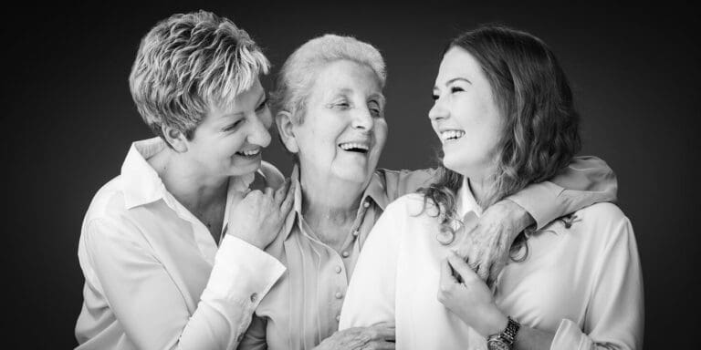 foto van driegeslacht - kleindochter - mama - oma - Familie Van Huffel - 4646