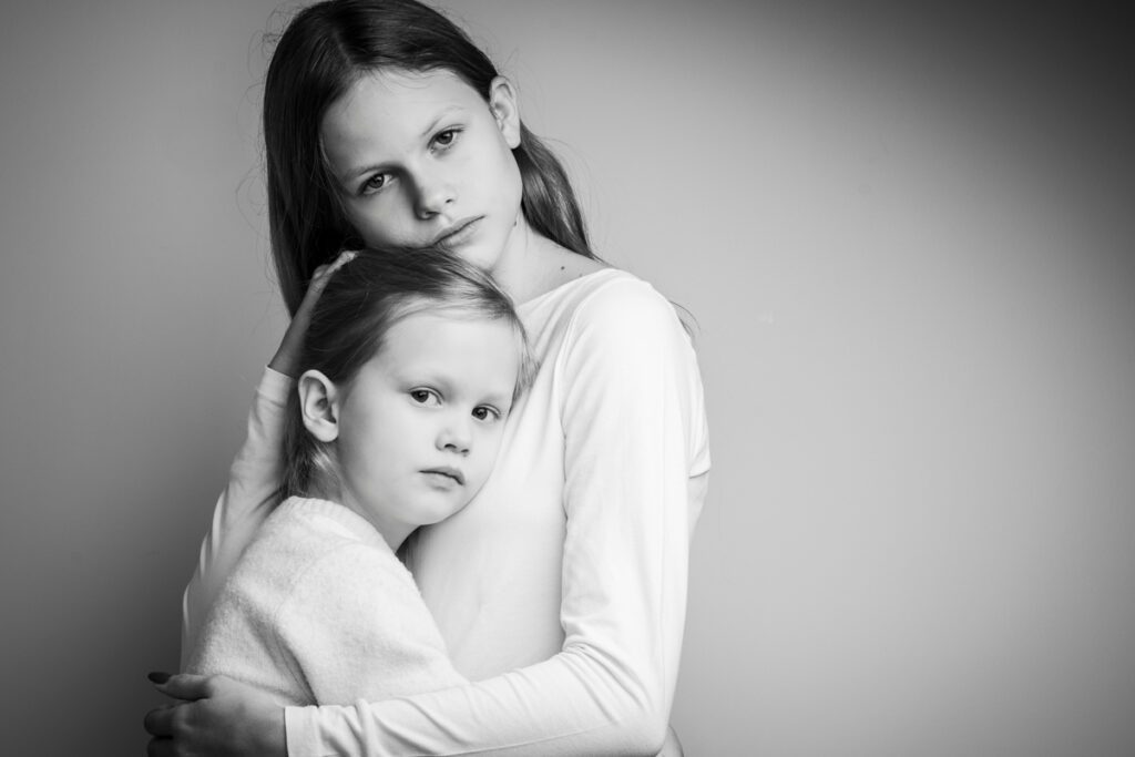 foto van 2 zussen - Lily en Anna-192-2 - FOTOSTUDIO KWINTEN